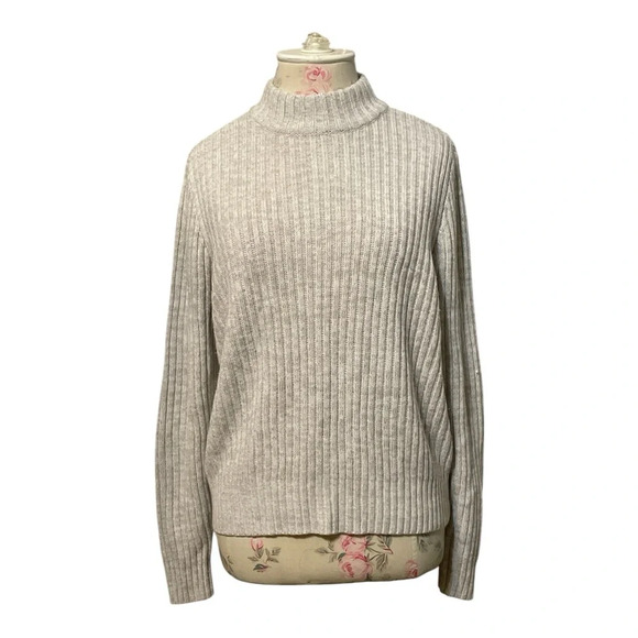 H&M Sweaters - H&M Divided Pullover Sweater, Size M